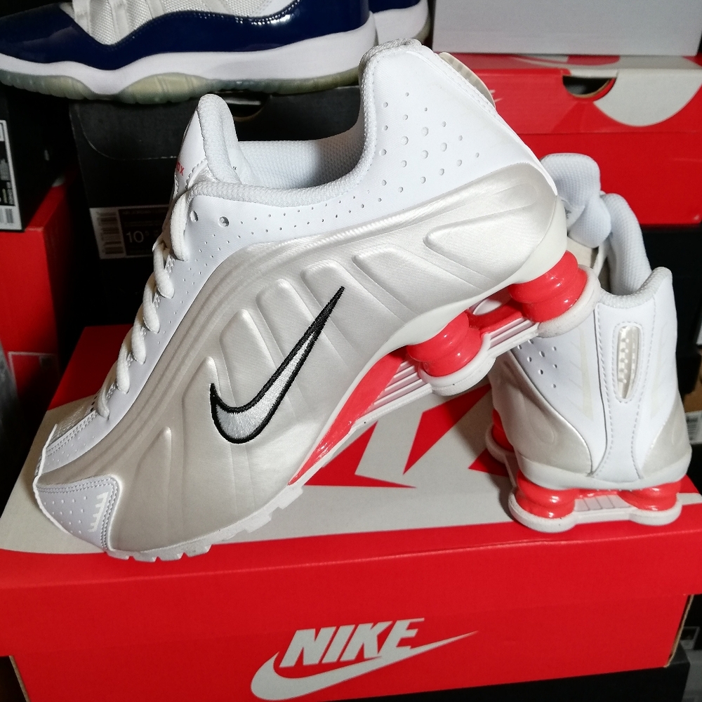 NIKE SHOX R4 PREMIUM WHITE-WHITE-PHANTHOM WOMEN US SIZE 7.5 BRAND NEW IN BOX